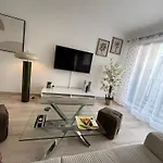 Luxury Stay, Proche Gare & Sanctuaire, Climatisation דירה