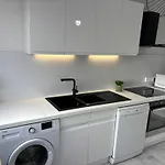 Luxury Stay, Proche Gare & Sanctuaire, Climatisation Daire Lourdes
